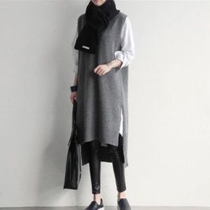 3/$25✨Cynthia Rowley sweater vest